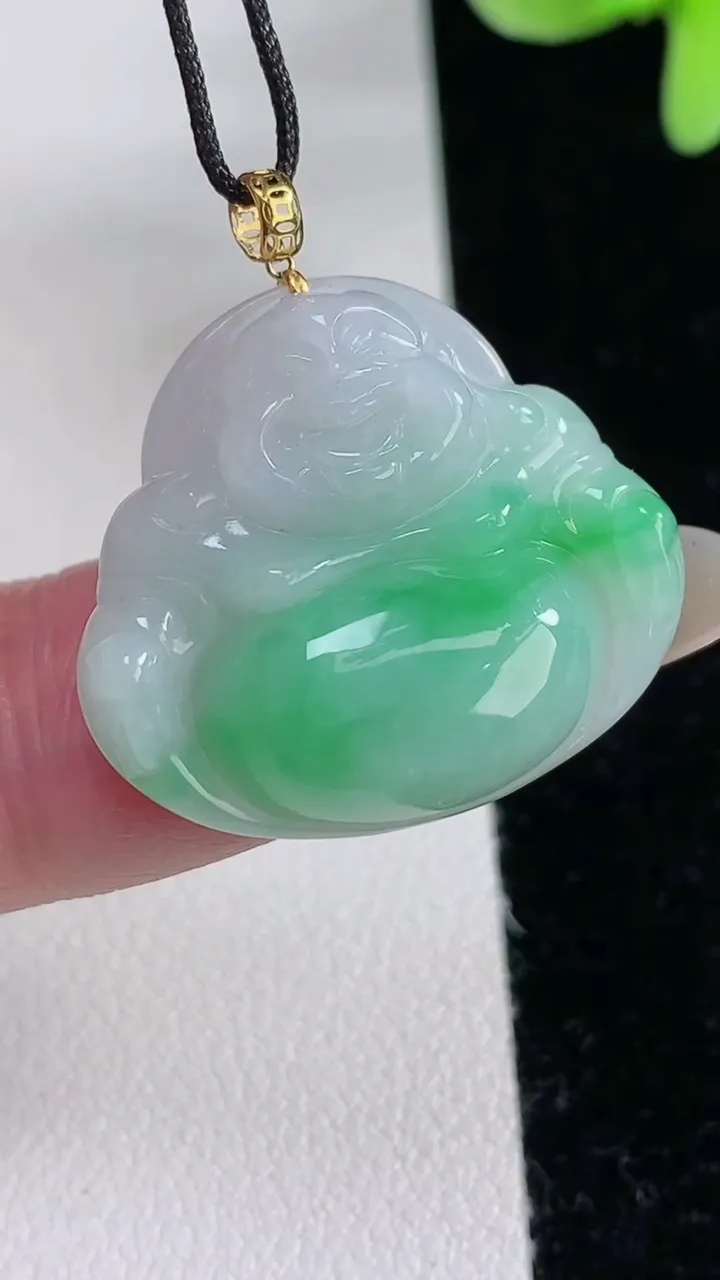 天然A货翡翠佛公吊坠，尺寸23-26-5.7，重量:5.27g
12月12日