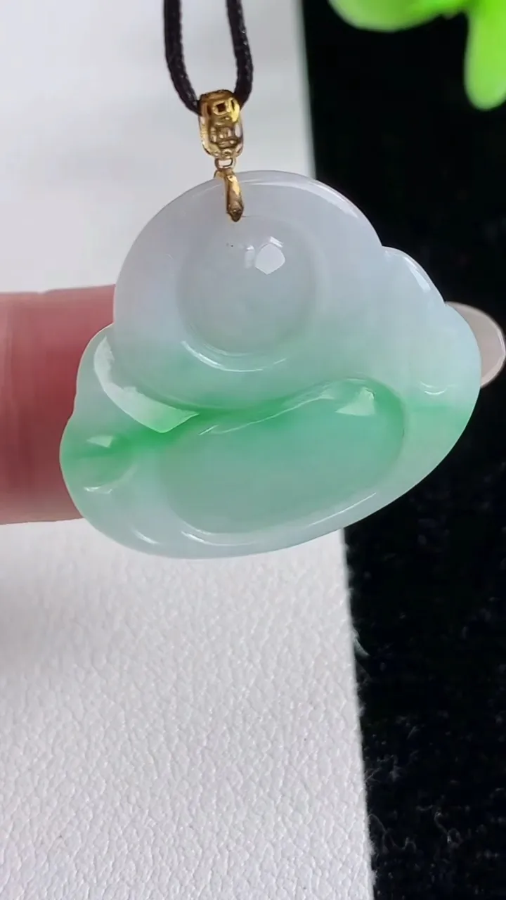 天然A货翡翠佛公吊坠，尺寸23-26-5.7，重量:5.27g
12月12日