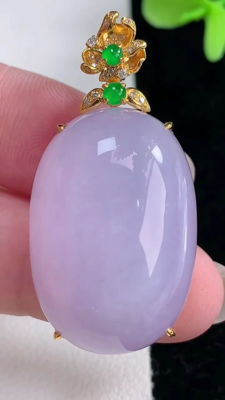 天然A货翡翠18K金紫罗兰蛋面吊坠，尺寸43.2-31-21.6-12.7，重量:20.16g
12月12日