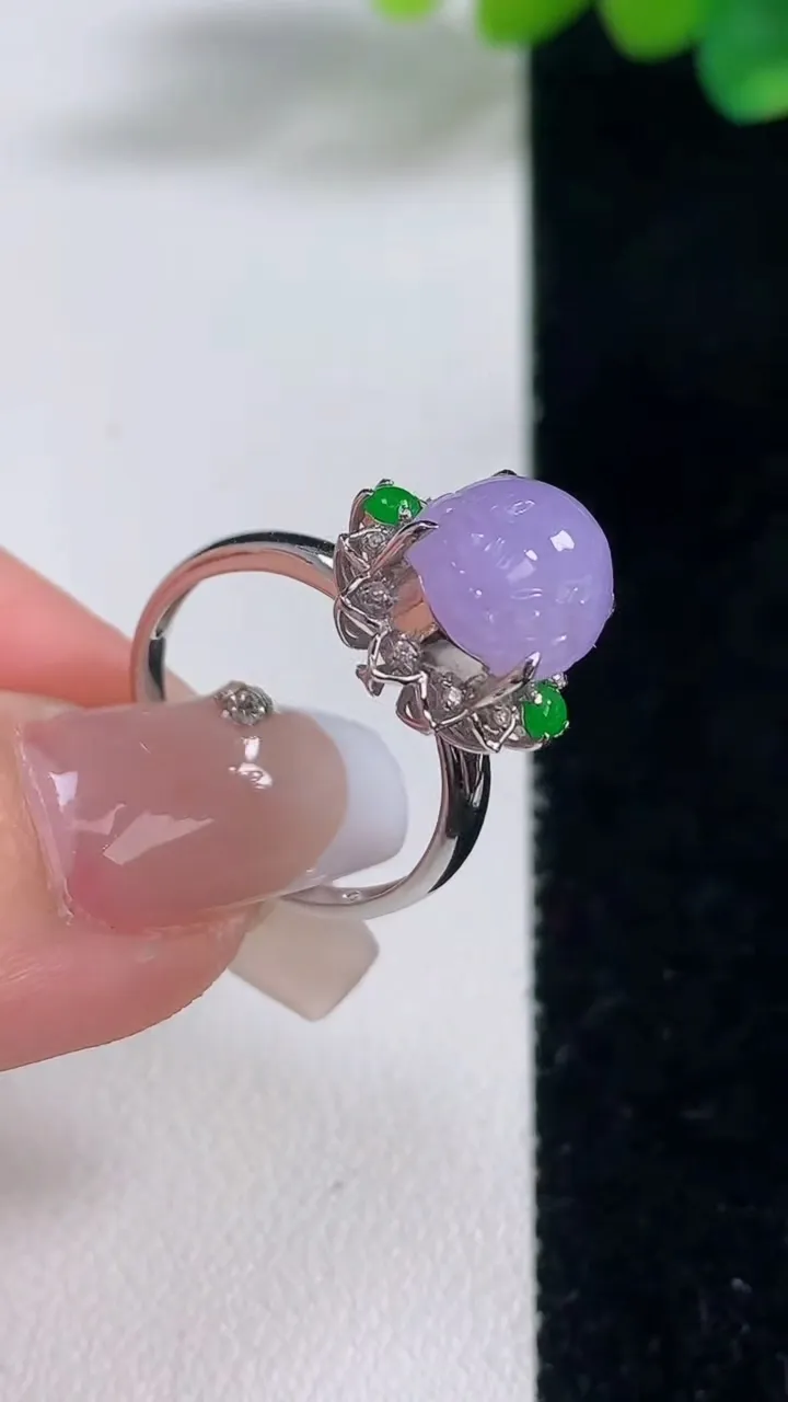 天然A货翡翠18K金紫罗兰貔貅戒指，尺寸17.3-9.5-8.6-10.4重量:3.16g2025年12月12日
工厂直销收藏佳品,种好水足，色泽均匀，有种有色，上手高大气！