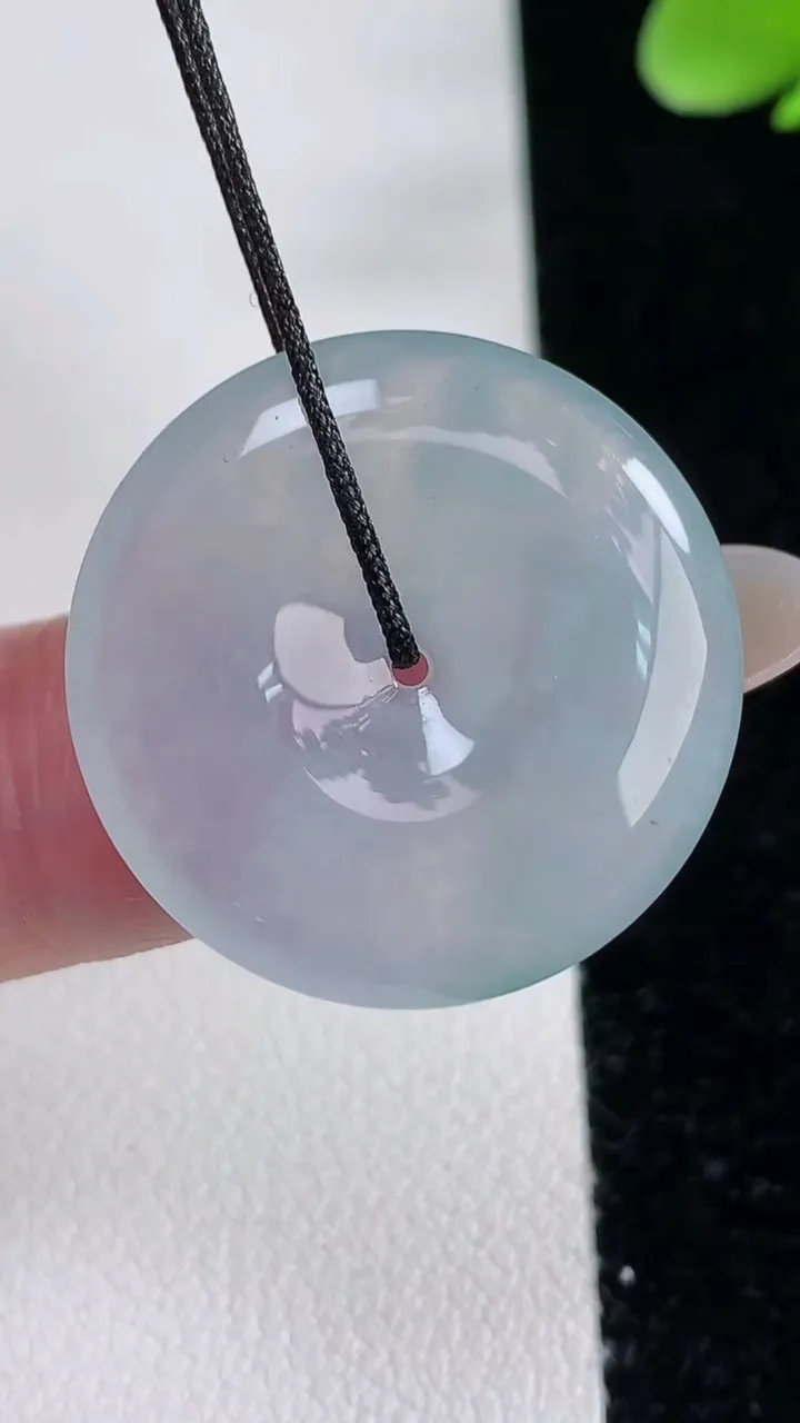 天然A货翡翠紫罗兰平安扣吊坠，尺寸25.3-4.6，重量:6.52g
12月12日