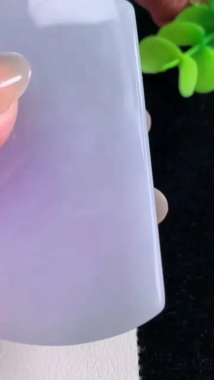 天然A货翡翠紫罗兰观音菩萨吊坠，尺寸66.8-39-8.7，重量:66.72g
12月12日