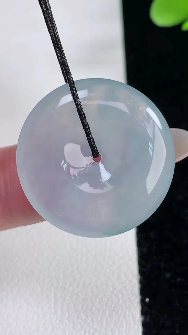 天然A货翡翠紫罗兰平安扣吊坠，尺寸25.3-4.6，重量:6.52g
12月12日