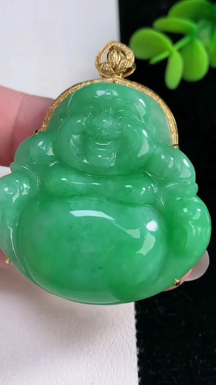 天然A货翡翠佛公吊坠，尺寸54-43.5-43.5-10.3，重量:30.29g
12月12日