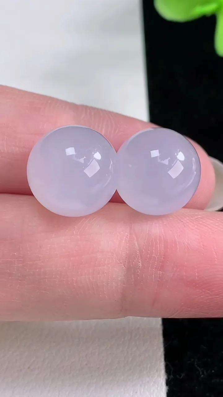 天然A货翡翠种紫罗兰圆珠镶嵌件一对，尺寸12.3，重量:7.80g
12月12日