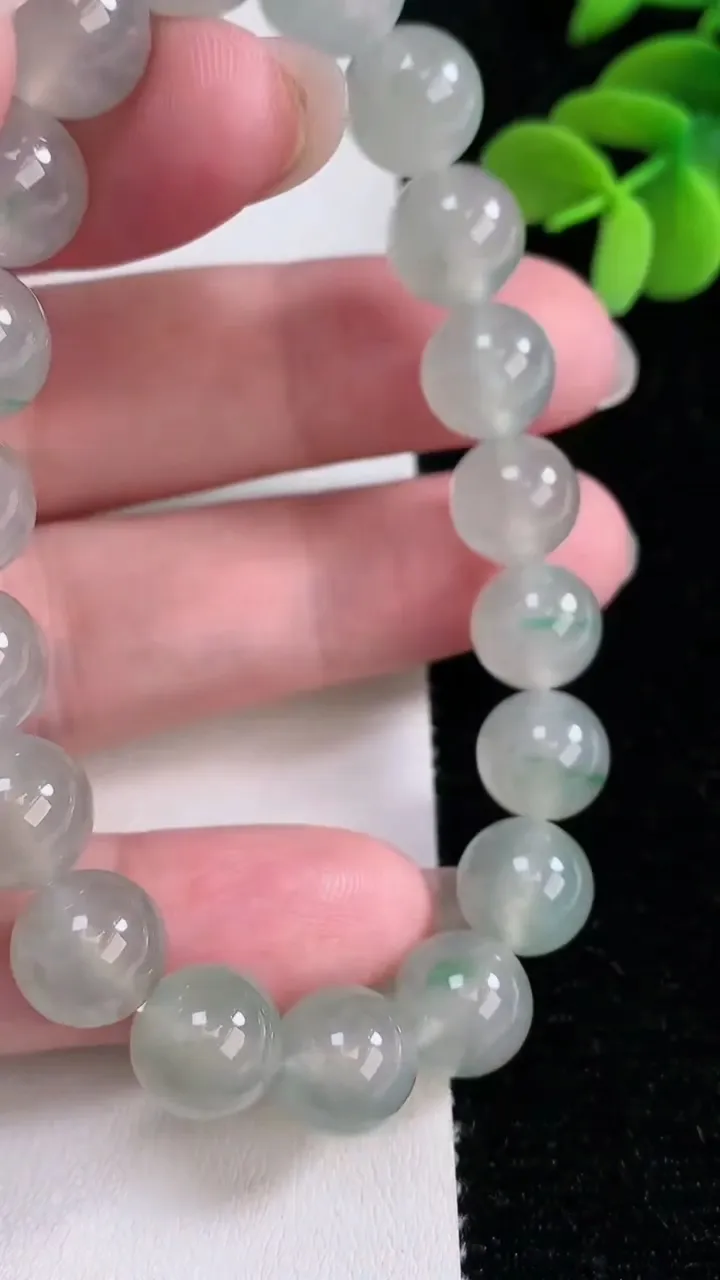 天然A货翡翠圆珠手串，尺寸10-19颗，重量:33.71g12月12日
工厂直销收藏佳品,种好水足，色泽均匀，有种有色，上手高大气！