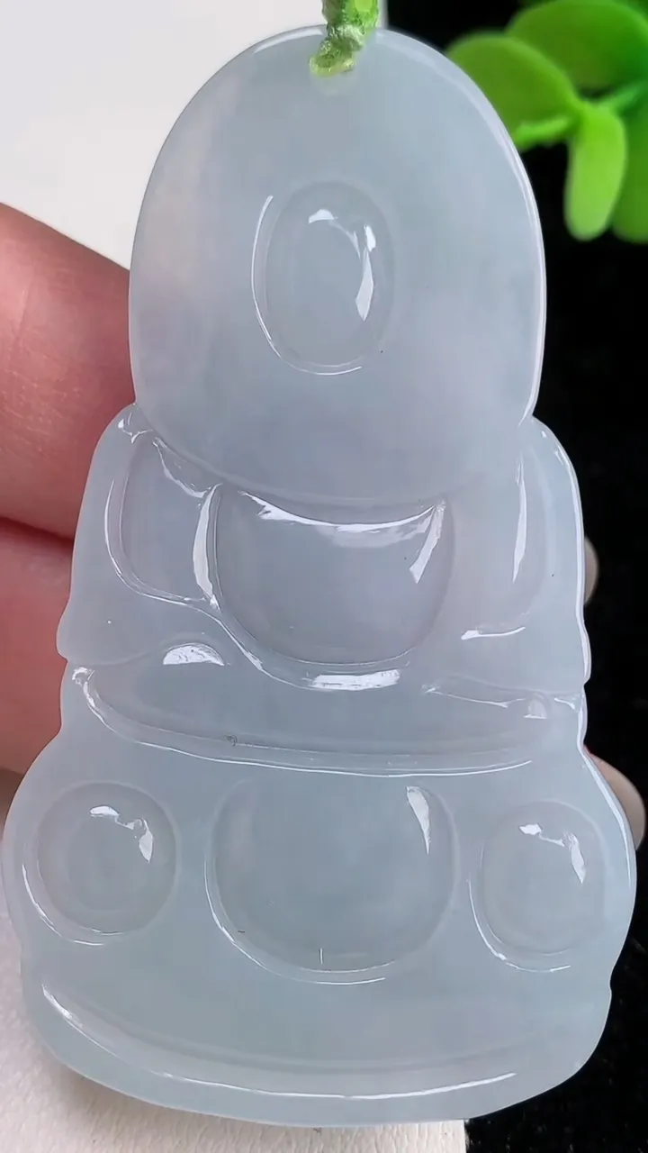 天然A货翡翠紫罗兰观音菩萨吊坠，尺寸67-38.7-6.2，重量:32.72g
12月12日