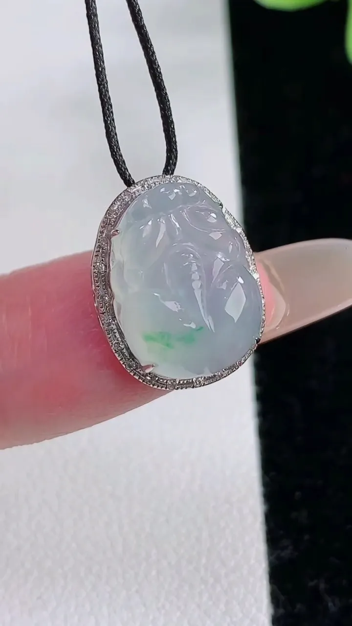 天然A货翡翠貔貅吊坠，尺寸16.5-12.7-7.5，裸石14.2-10.6-3.8重量:2.58g
12月12日