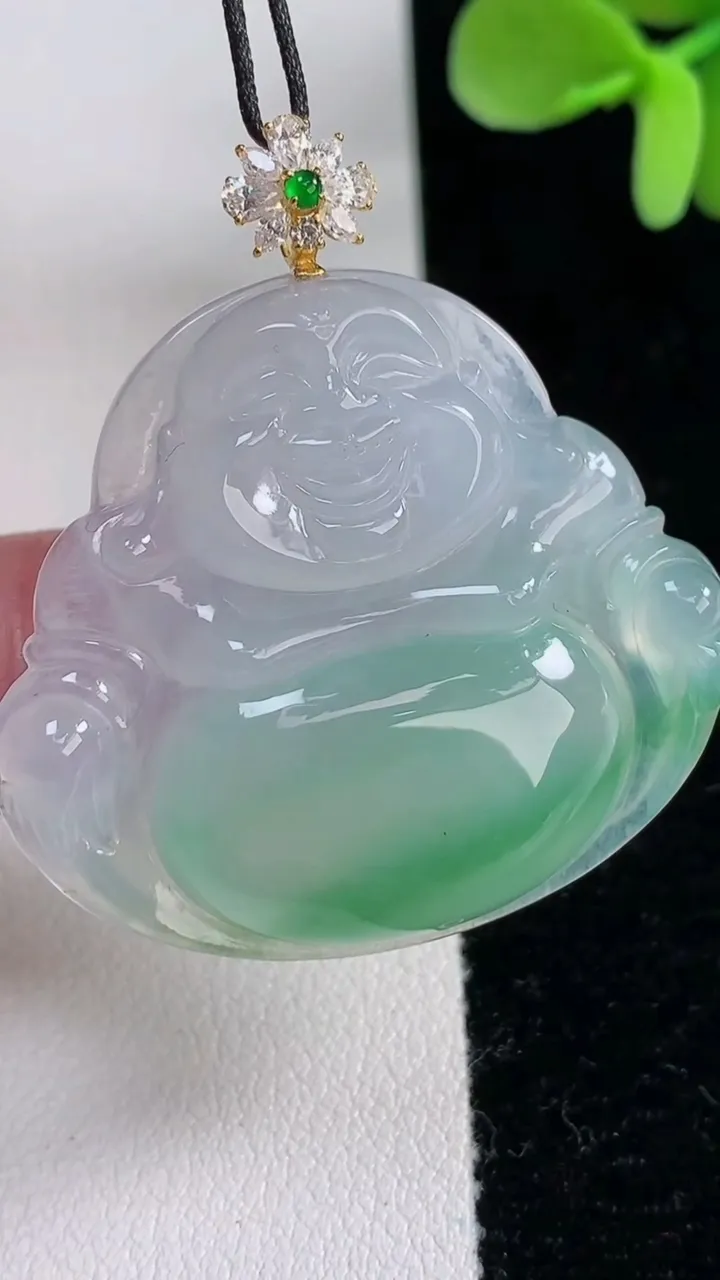 天然A货翡翠佛公吊坠，尺寸33.5-37.7-5.6，重量:12.08g
12月12日