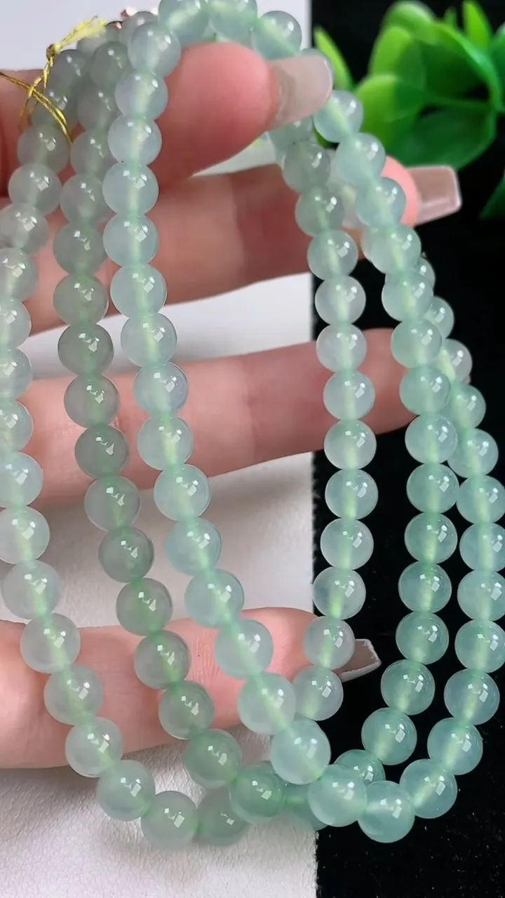 天然A货翡翠圆珠项链，尺寸5.8-108颗，重量:40.97g
12月12日