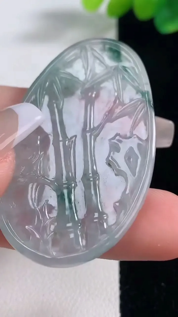 天然A货翡翠种飘花鸟语花香吊坠，尺寸50.4-30.3-4.5，重量:12.83g
12月12日