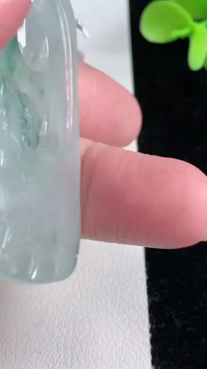 天然A货翡翠冰种飘花文殊菩萨吊坠，尺寸58.7-35.2-5，重量:35.52g
12月12日