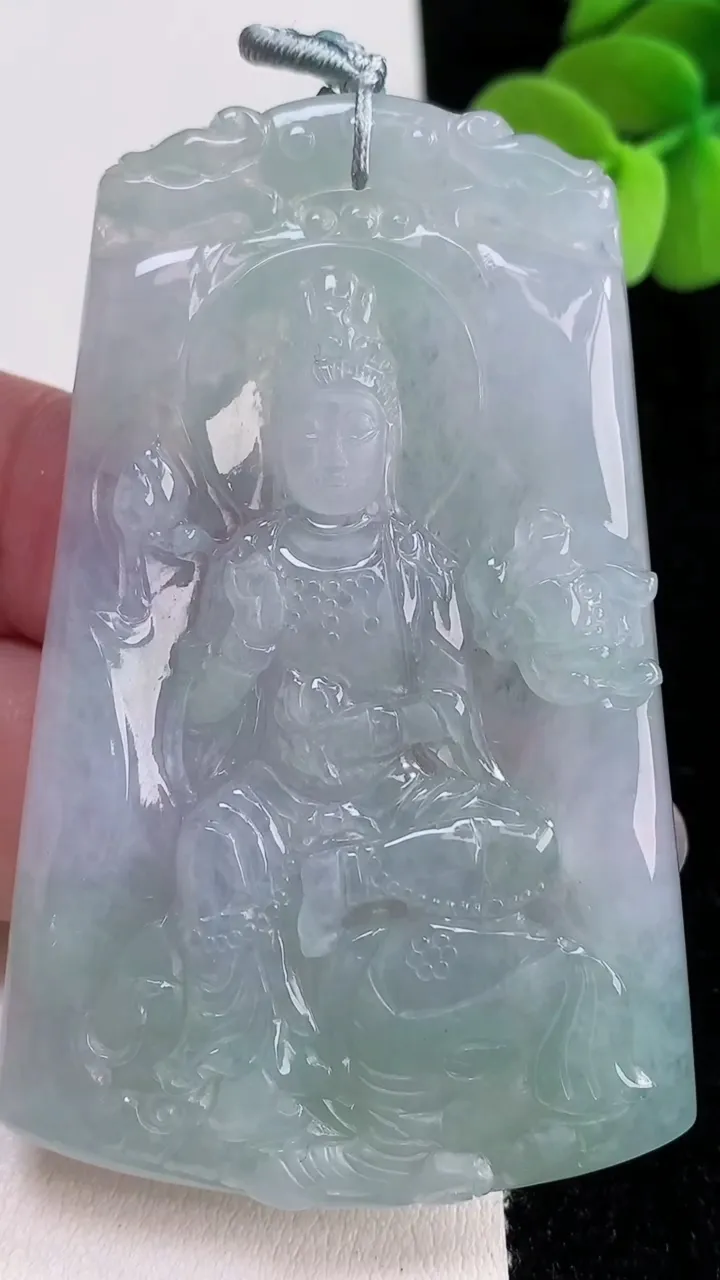 天然A货翡翠普贤菩萨吊坠，尺寸65.3-42-5，重量:32.21g
12月12日