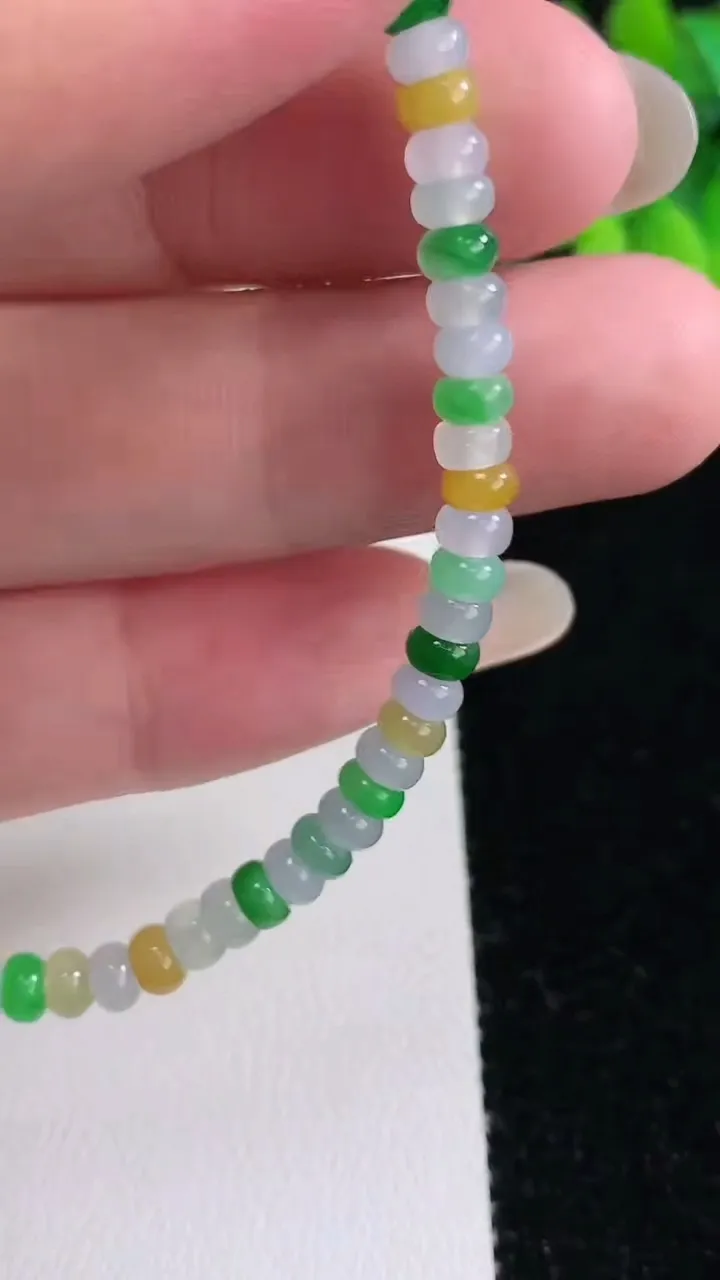 天然A货翡翠四彩算盘珠手串，尺寸4-2.2-69颗，重量:7.32g12月12日
工厂直销收藏佳品,种好水足，色泽均匀，有种有色，上手高大气！