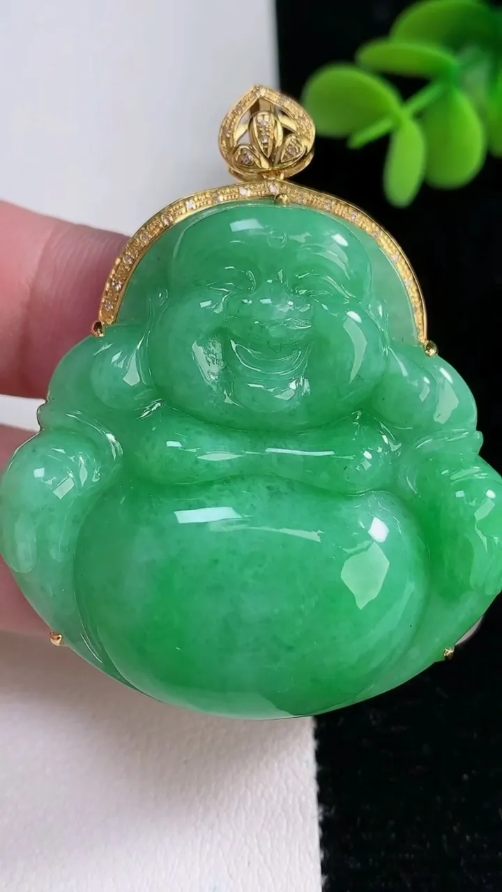 天然A货翡翠佛公吊坠，尺寸54-43.5-43.5-10.3，重量:30.29g
12月12日