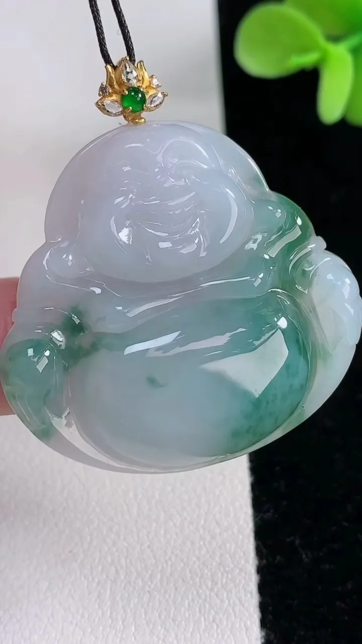天然A货翡翠种飘花佛公吊坠，尺寸34.5-37-5.4，重量:11.61g
12月12日