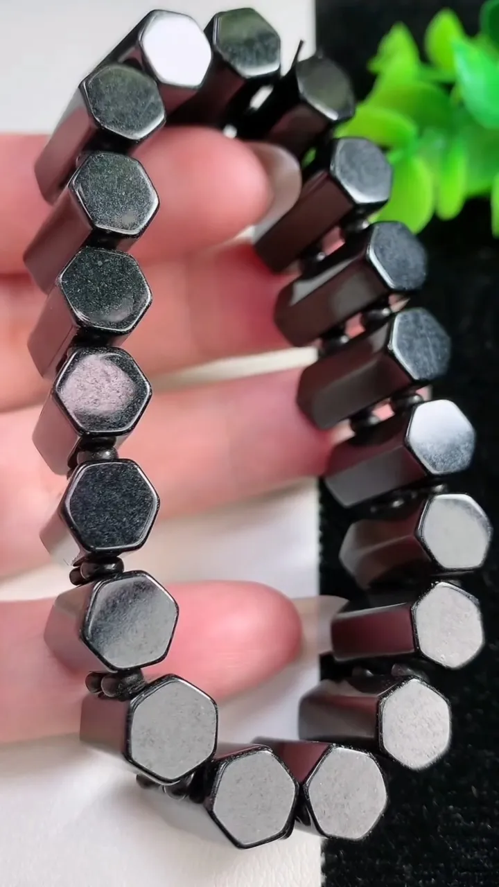 天然A货翡翠墨翠无事牌手串，尺寸20.4-8.9，重:82.41g12月12日
工厂直销收藏佳品,种