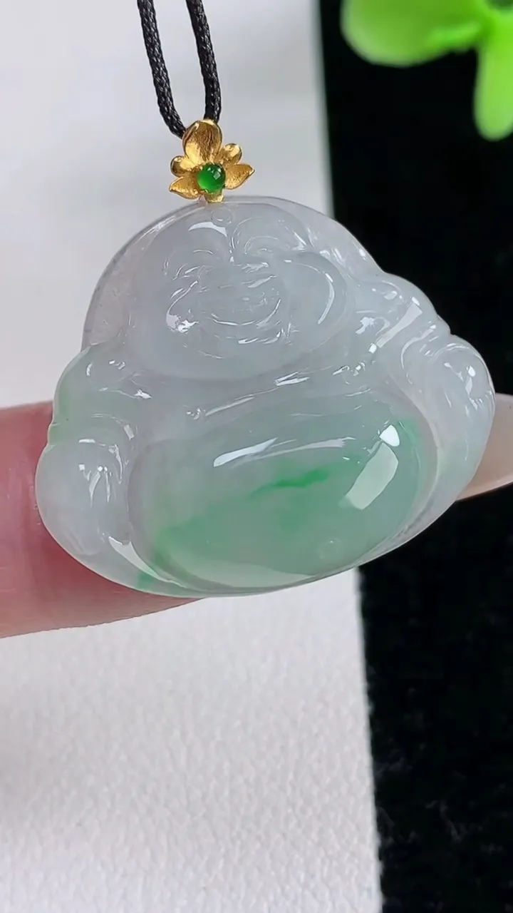 天然A货翡翠佛公吊坠，尺寸24-28.8-4.8，重量:5.58g
12月12日