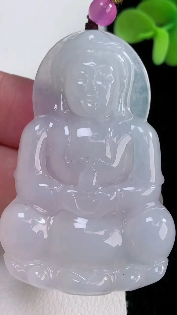 天然A货翡翠观音菩萨吊坠，尺寸56.6-37-5，重量:21.26g
12月12日