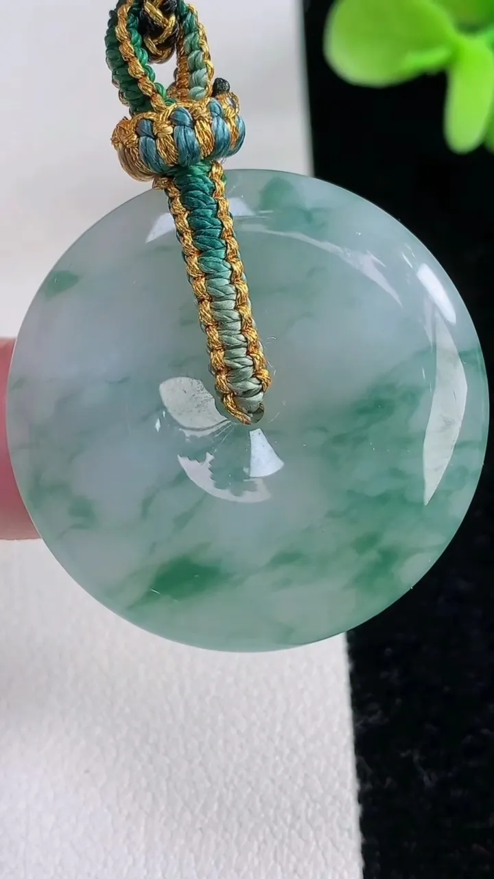 天然A货翡翠冰种飘花平安扣吊坠，尺寸32.1-5.3，重量:17.22g
12月12日