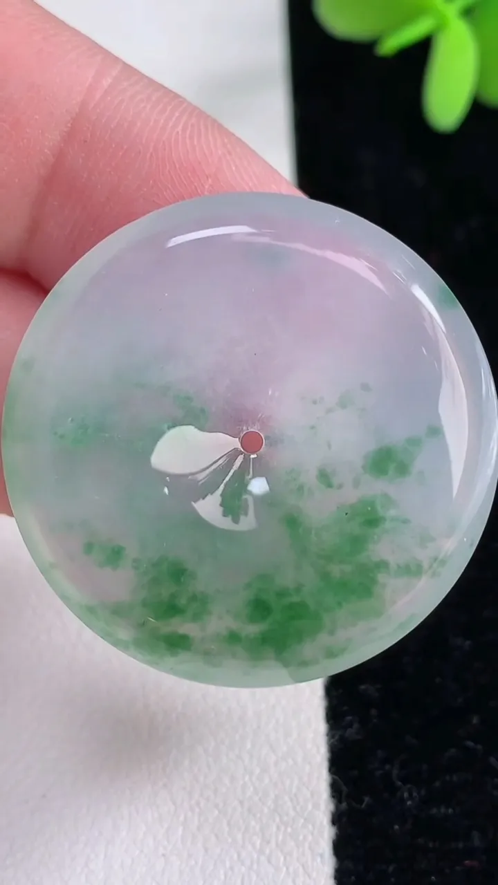 天然A货翡翠种飘花平安扣吊坠，尺寸32.5-5.8，重量:13.00g
12月12日