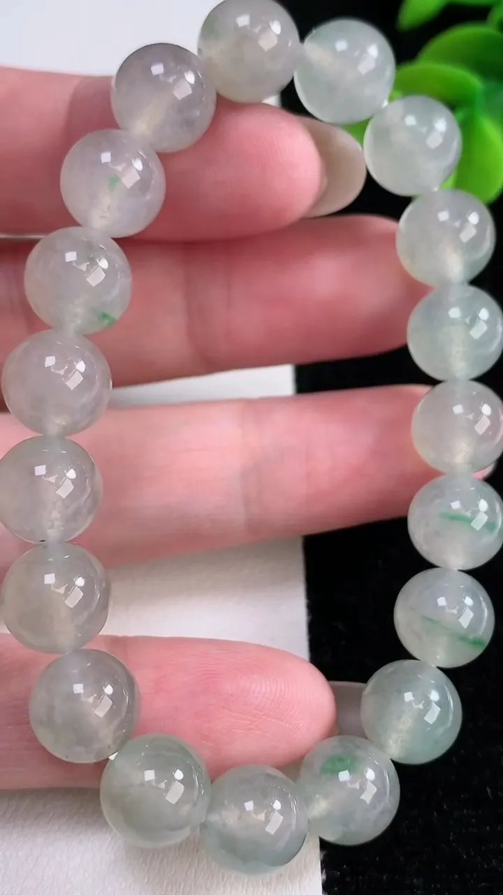 天然A货翡翠圆珠手串，尺寸10-19颗，重量:33.71g12月12日
工厂直销收藏佳品,种好水足，