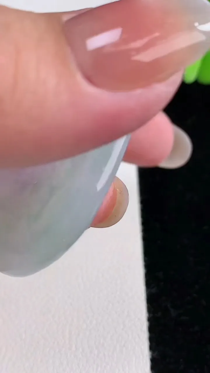 天然A货翡翠大势至菩萨吊坠，尺寸50-39.7-4.6，重量:23.46g
12月12日