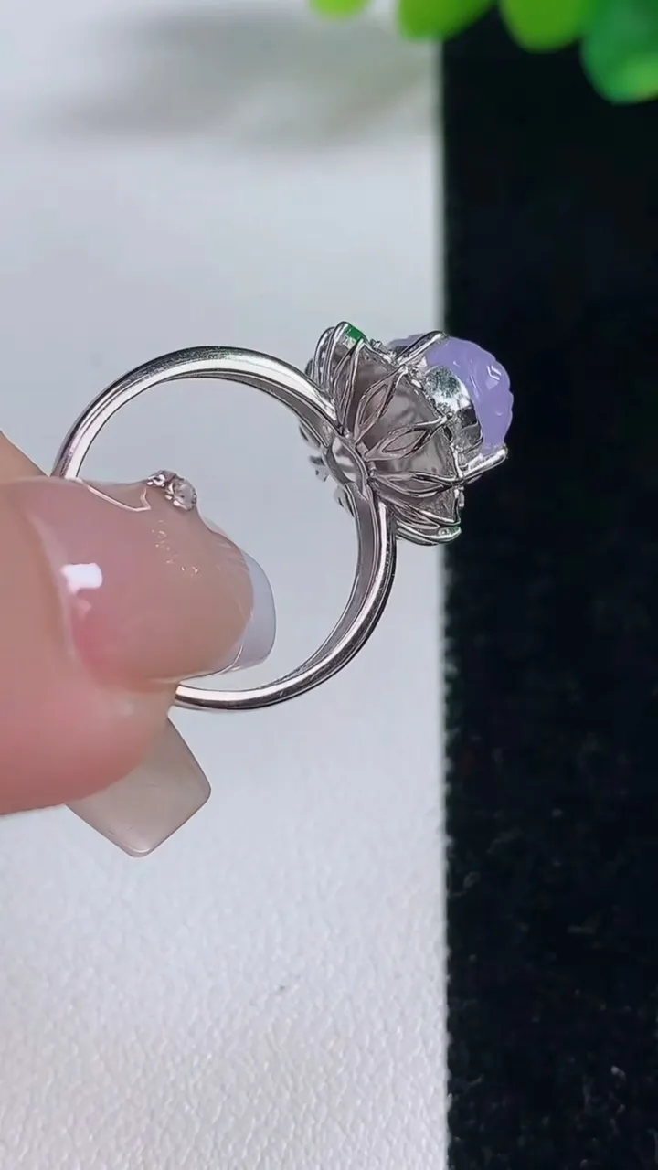 天然A货翡翠18K金紫罗兰貔貅戒指，尺寸17.3-9.5-8.6-10.4重量:3.16g2025年12月12日
工厂直销收藏佳品,种好水足，色泽均匀，有种有色，上手高大气！