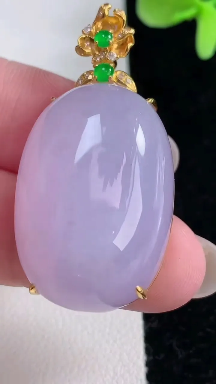 天然A货翡翠18K金紫罗兰蛋面吊坠，尺寸43.2-31-21.6-12.7，重量:20.16g
12月12日