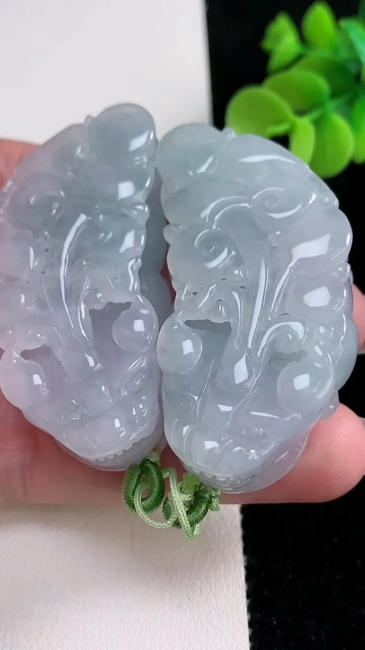 天然A货翡翠紫罗兰貔貅吊坠，尺寸51-26-13.2，重量:77.89g
12月12日