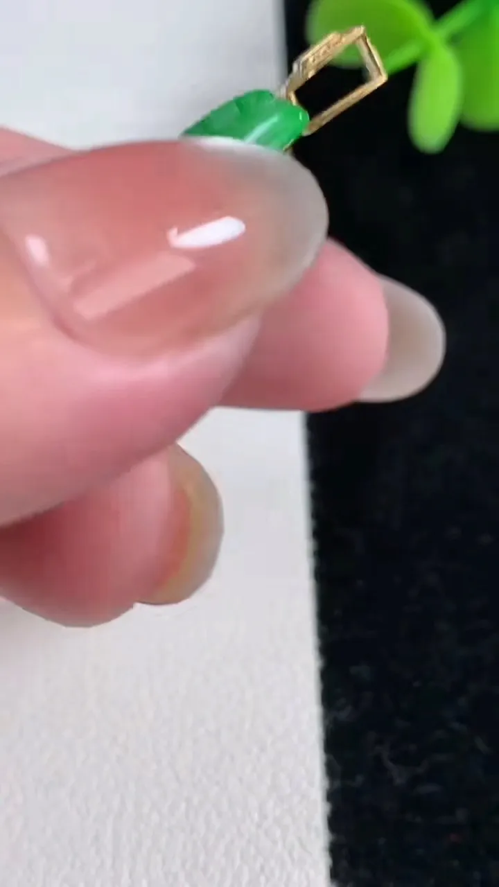 天然A货翡翠山水牌吊坠，尺寸48.5-24-4，重量:12.78g
12月12日