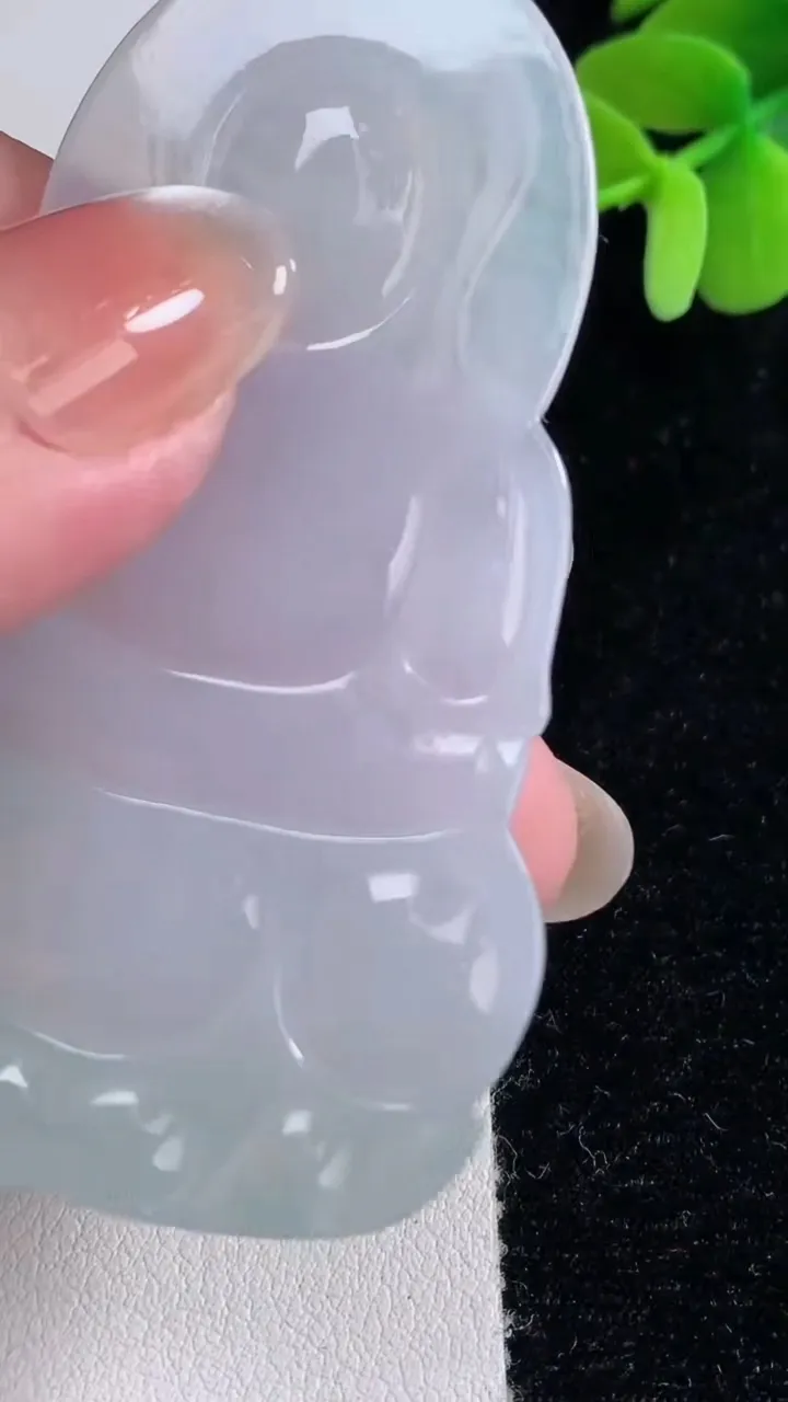 天然A货翡翠种飘花观音菩萨吊坠，尺寸676-42.2-5.5，重量:31.41g
12月12日