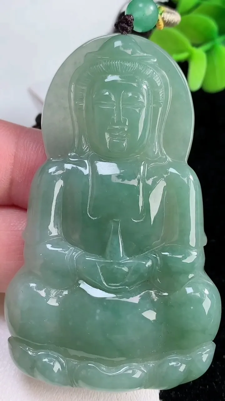 天然A货翡翠观音菩萨吊坠，尺寸67.8-41-5.2，重量:34.17g
12月12日