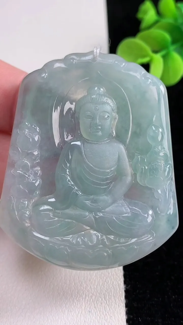 天然A货翡翠大日如来吊坠，尺寸54.8-45-4.7，重量:26.09g
12月12日