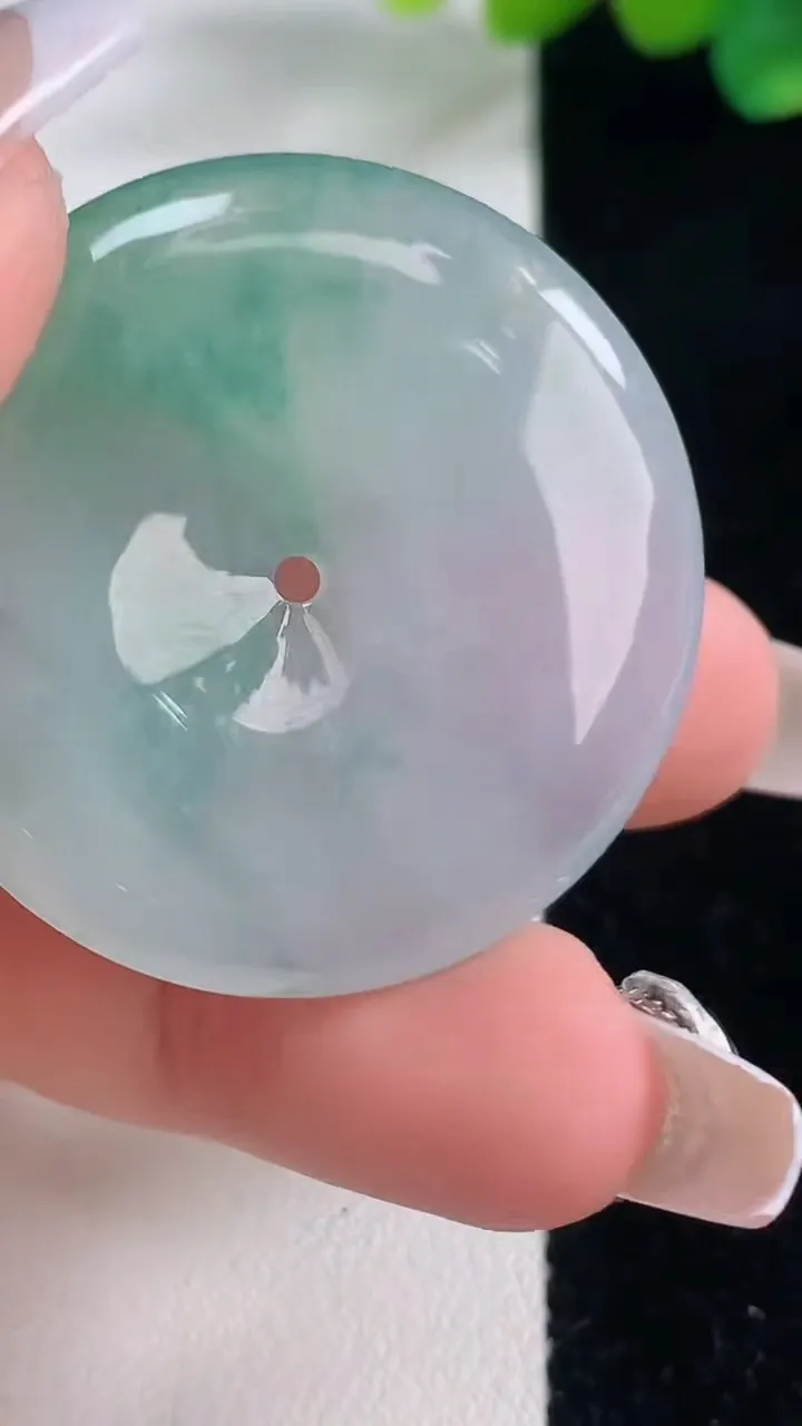 天然A货翡翠种飘花平安扣吊坠，尺寸36-6.3，重量:17.20g
12月12日