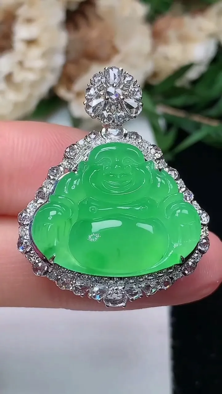 天然A货翡翠佛公吊坠，尺寸31.2-24.6-11.3，重量:6.31g
12月12日