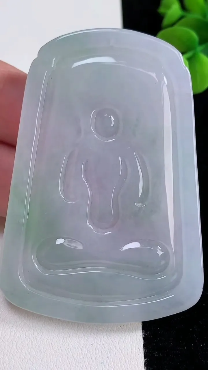 天然A货翡翠度母观音吊坠，尺寸69-48-6.6，重量:48.13g
12月12日