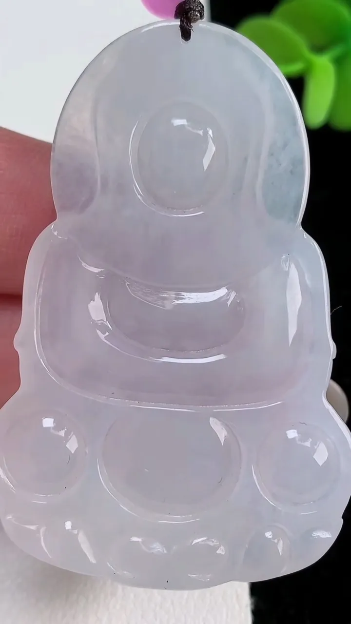 天然A货翡翠观音菩萨吊坠，尺寸56.6-37-5，重量:21.26g
12月12日