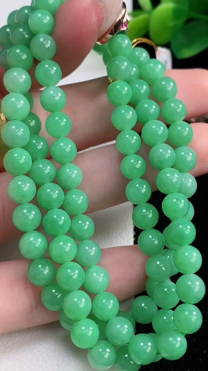 天然A货翡翠圆珠项链，尺寸6-94颗，重量:40.15g12月12日
工厂直销收藏佳品,种好水足，色