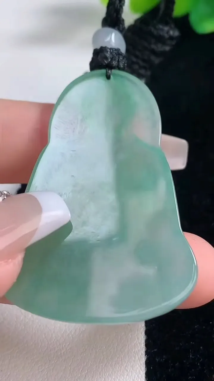 天然A货翡翠观音菩萨吊坠，尺寸47.8-33-5.2，重量:19.00g
12月12日