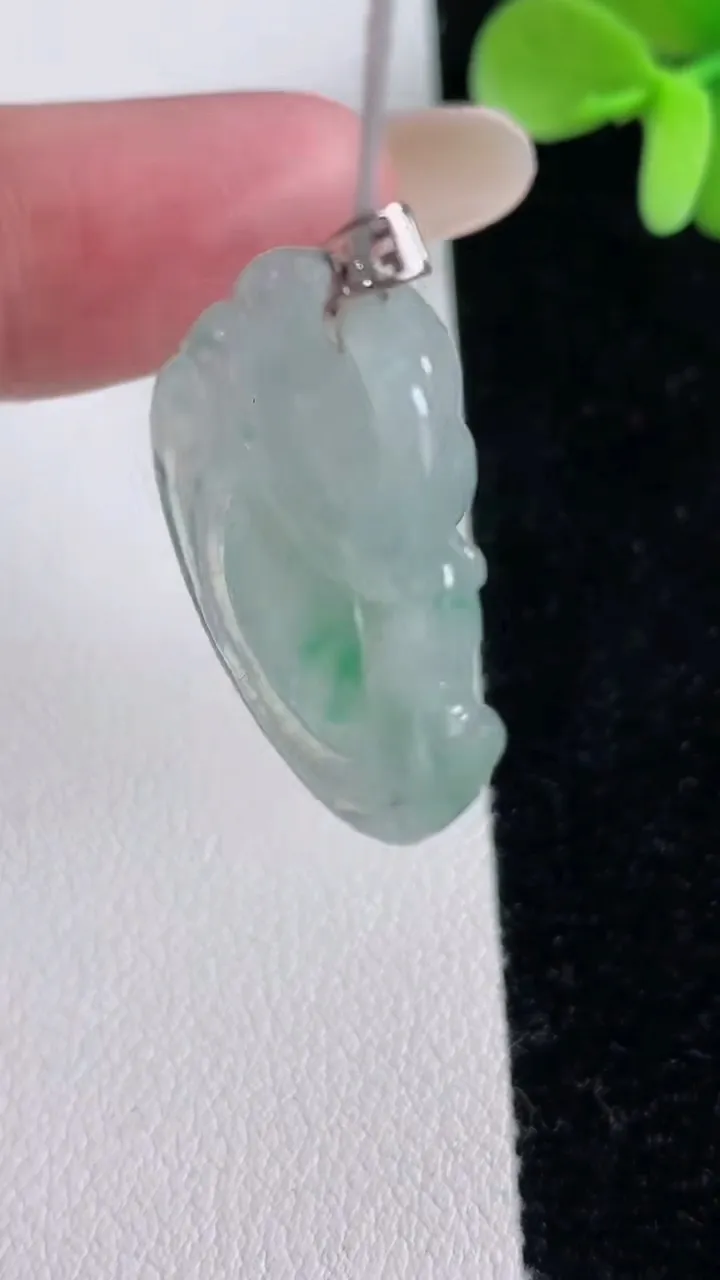 天然A货翡翠佛公吊坠，尺寸26-28.4-5.5，重量:6.79g
12月12日