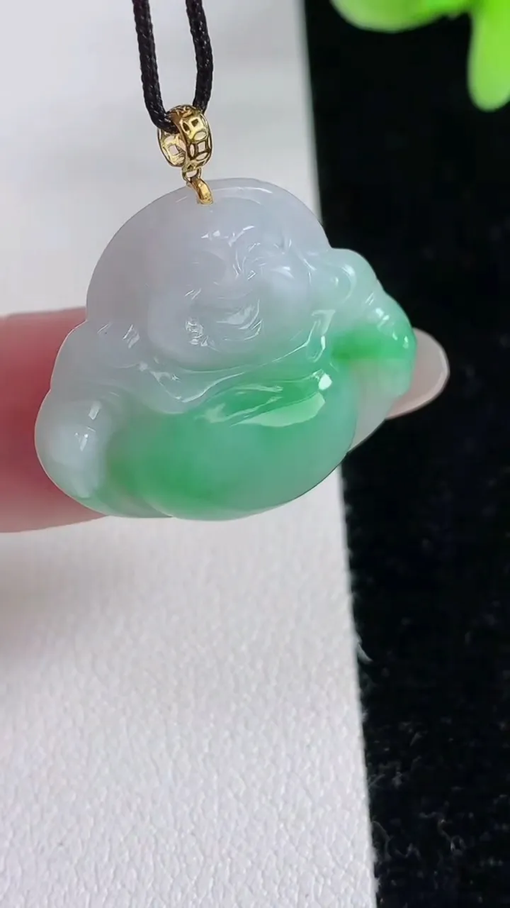 天然A货翡翠佛公吊坠，尺寸23-26-5.7，重量:5.27g
12月12日