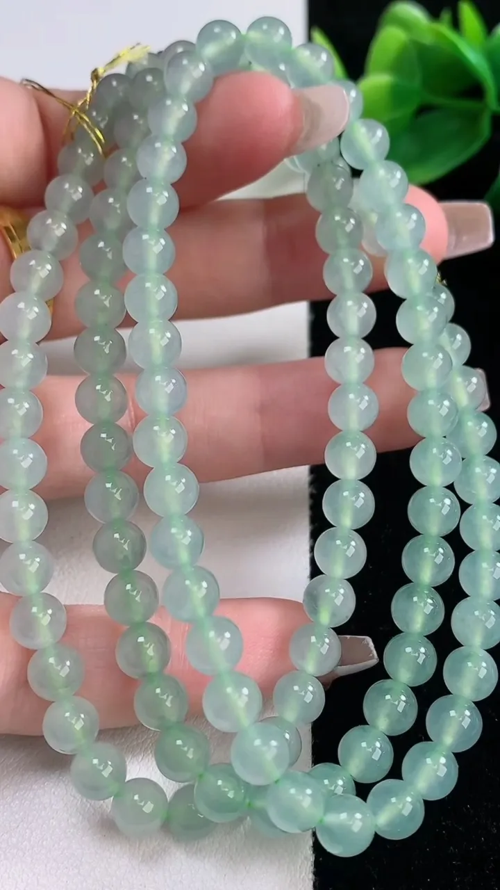 天然A货翡翠圆珠项链，尺寸5.8-108颗，重量:40.97g
12月12日