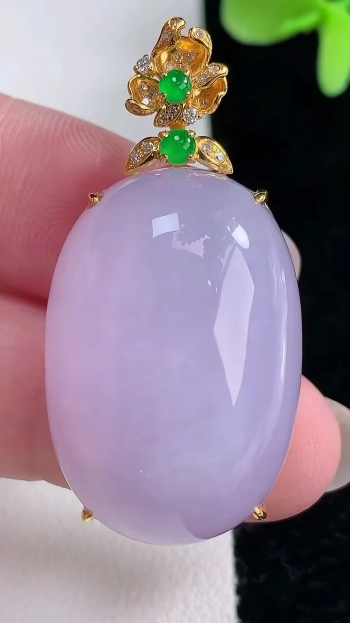 天然A货翡翠18K金紫罗兰蛋面吊坠，尺寸43.2-31-21.6-12.7，重量:20.16g
12