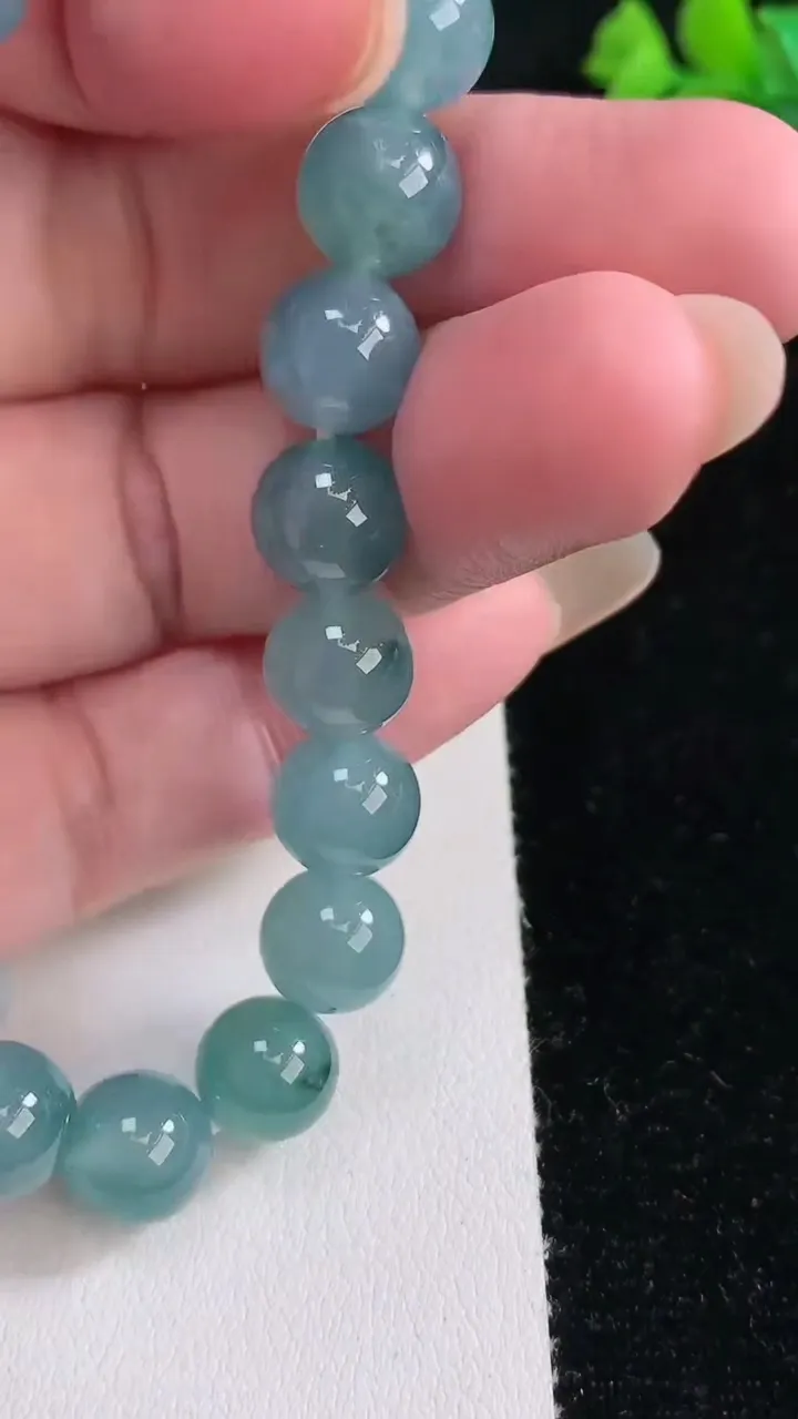 天然A货翡翠圆珠手串，尺寸9.4-20颗，重量:32.60g12月12日
工厂直销收藏佳品,种好水足，色泽均匀，有种有色，上手高大气！