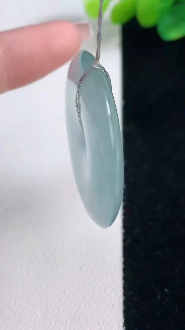 天然A货翡翠种飘花平安扣吊坠，尺寸34.5-6，重量:15.07g
12月12日