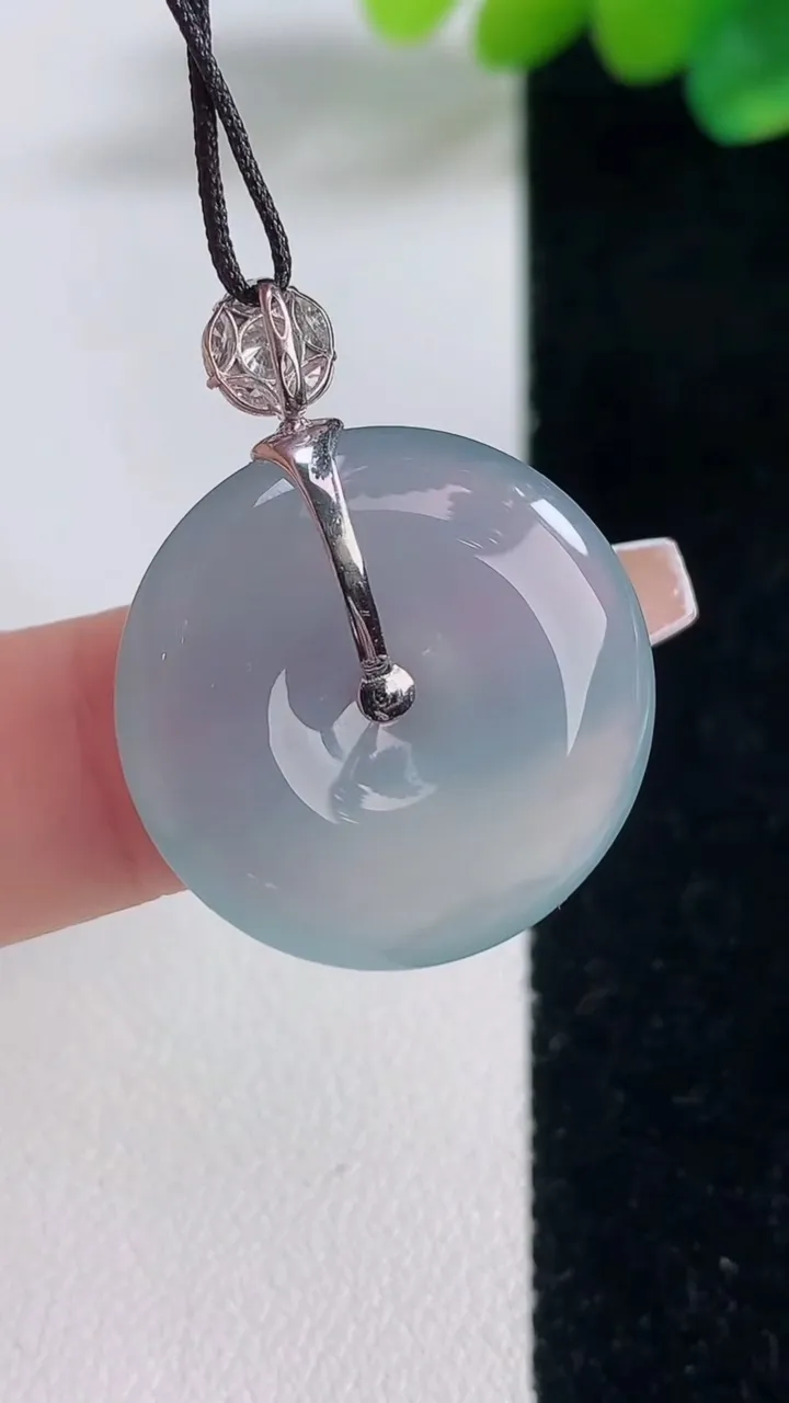 天然A货翡翠种紫罗兰平安扣吊坠，尺寸22.7-4.5，重量:5.09g
12月12日