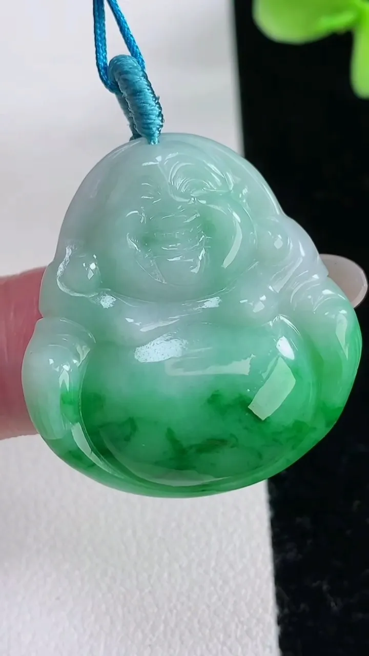 天然A货翡翠佛公吊坠，尺寸30.5-28.4-5.4，重量:8.28g
12月12日