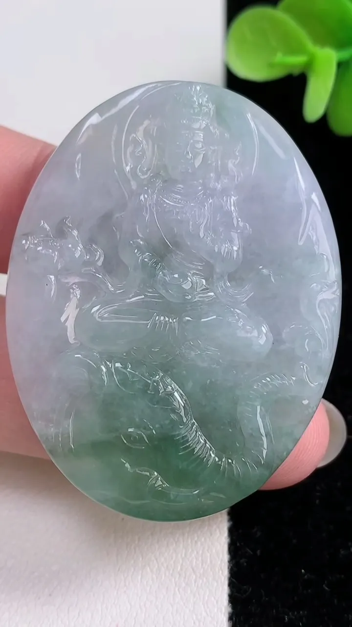 天然A货翡翠普贤菩萨吊坠，尺寸49-37.8-4.8，重量:22.56g
12月14日