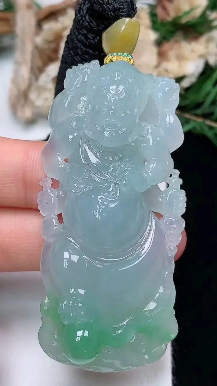 天然A货翡翠不动明王吊坠，尺寸58.3-26.2-10.5，重量:32.57g
12月13日